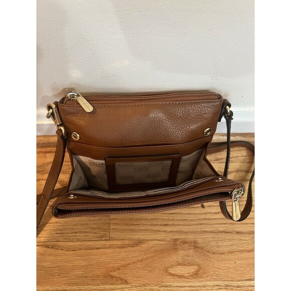 Bundle x Michael Kors Large Leather Camel Brown Tote Bag + Jet Set Crossbody Bag - Picture 11 of 15